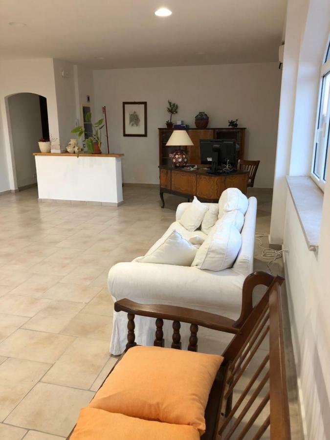 Agriturismo "Lo Zafferano" アプリーリア エクステリア 写真