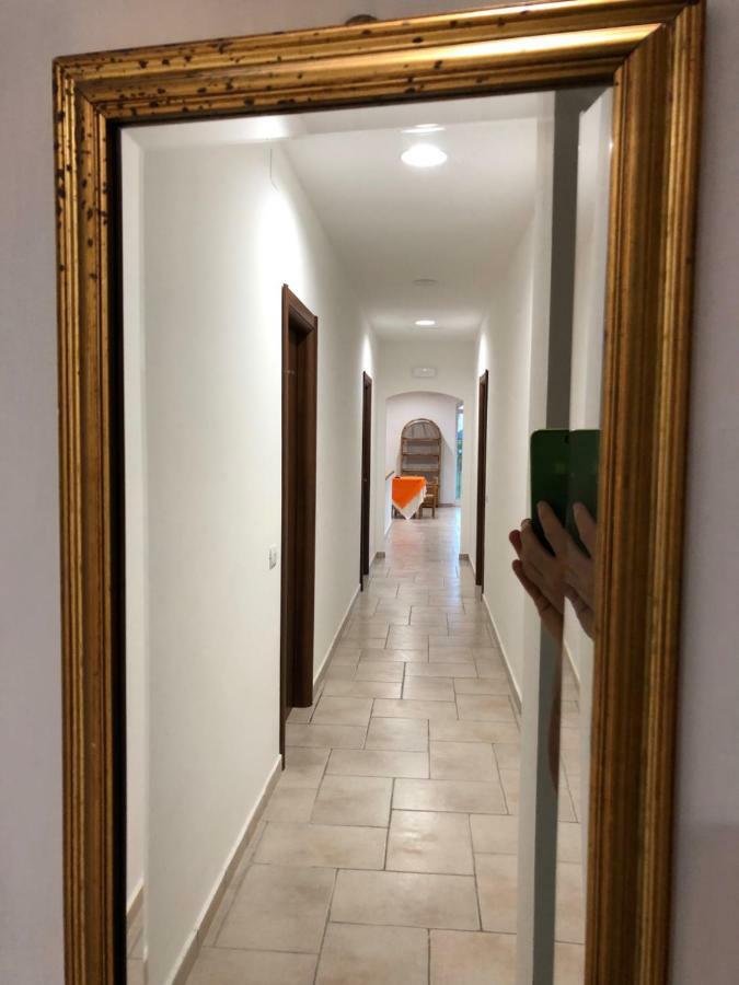 Agriturismo "Lo Zafferano" アプリーリア エクステリア 写真