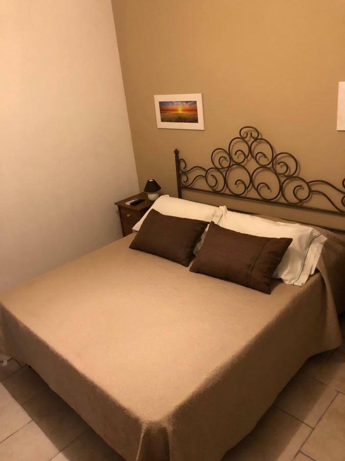 Agriturismo "Lo Zafferano" アプリーリア エクステリア 写真