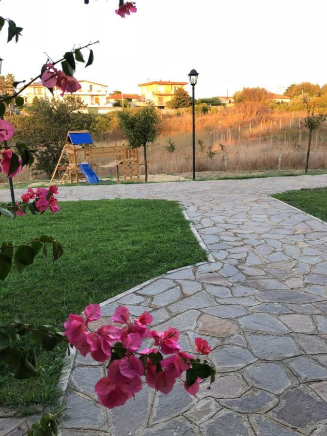 Agriturismo "Lo Zafferano" アプリーリア エクステリア 写真